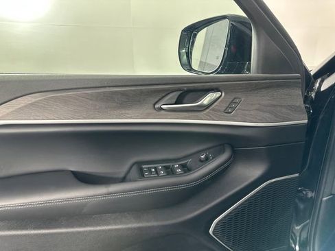 New 2026 Jeep Grand Cherokee Limited image 19