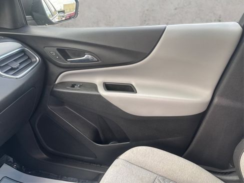 Used 2022 Chevrolet Equinox LS w/ LS Convenience Package FWD image 30
