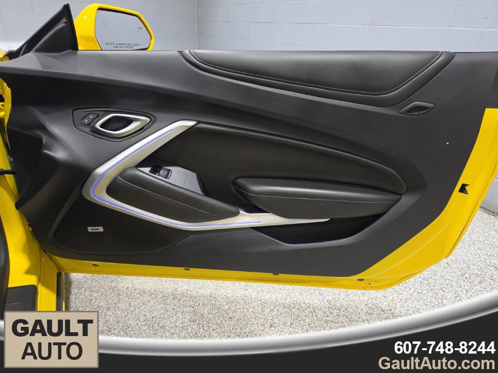 Used 2016 Chevrolet Camaro SS RWD image 12