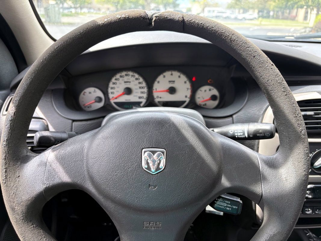 Used 2005 Dodge Neon SXT FWD image 13