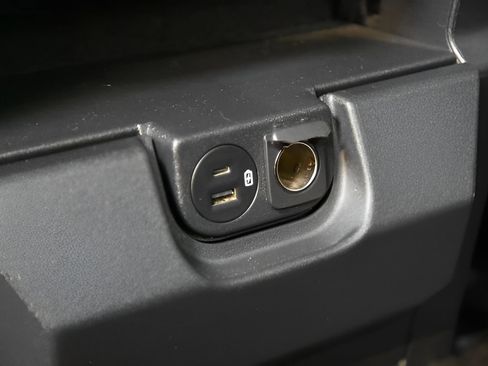 Used 2021 Ford F150 XLT image 34