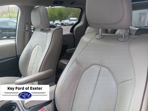 Used 2018 Chrysler Pacifica Limited w/ Advanced Safetytec Group FWD image 30