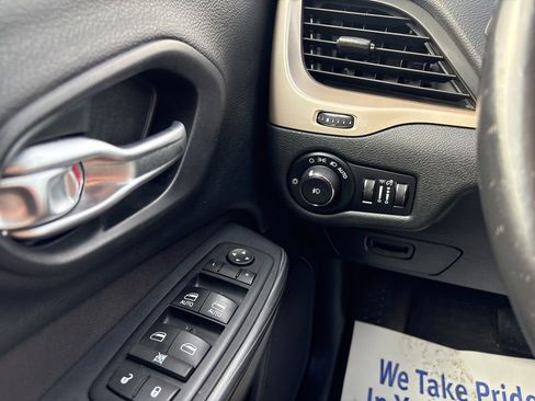 Used 2016 Jeep Cherokee Latitude image 40