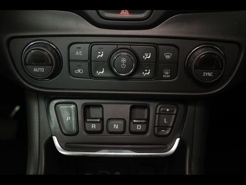 Used 2019 GMC Terrain SLE w/ Driver Convenience Package AWD/4WD image 23