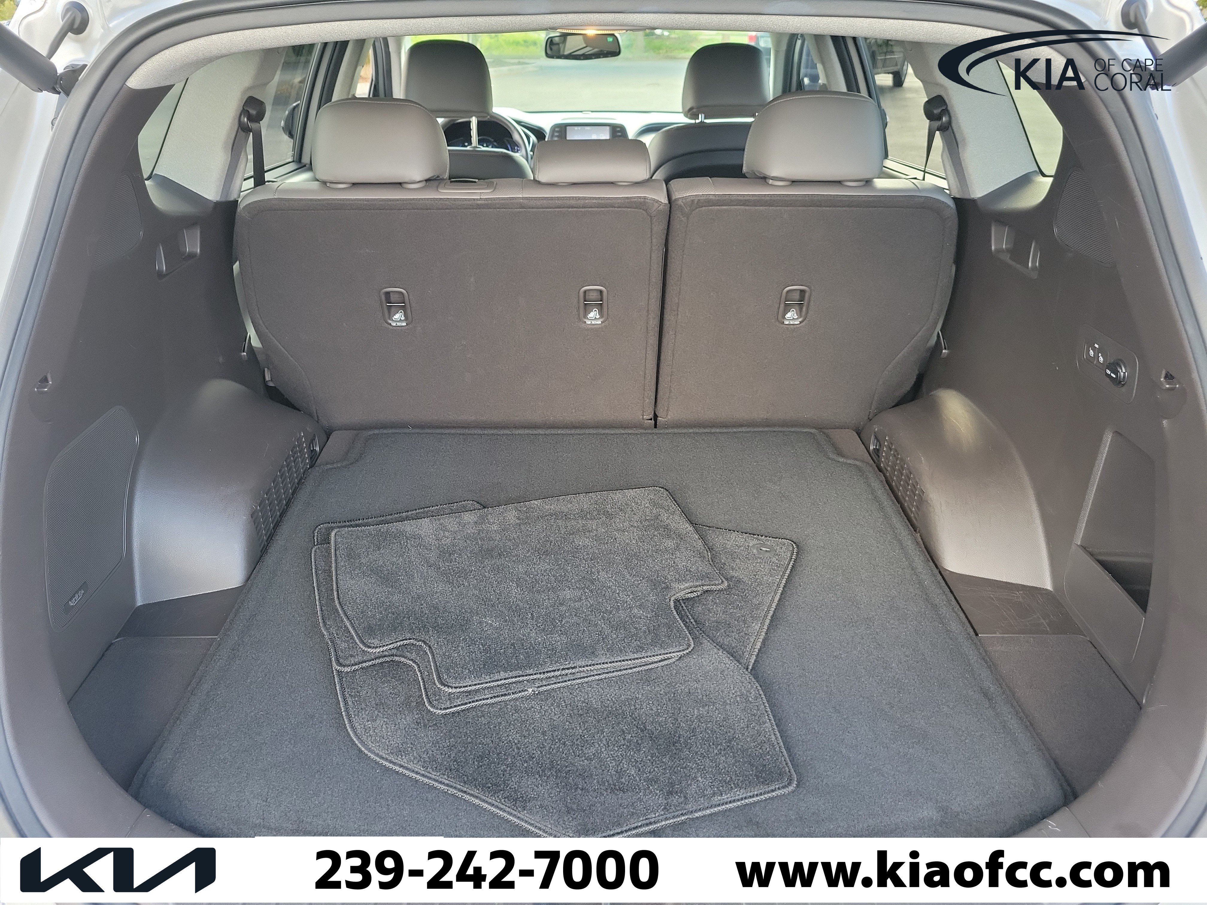 Used 2020 Hyundai Santa Fe SEL w/ Cargo Package FWD image 11