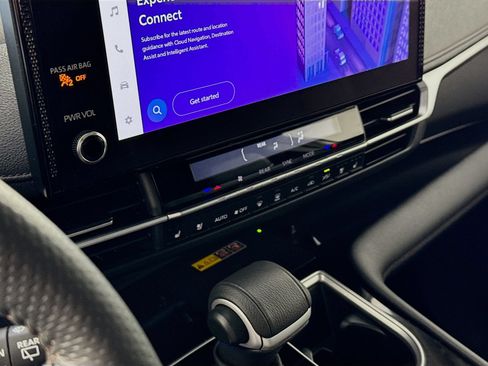 Certified 2025 Toyota Sienna Platinum AWD/4WD image 9