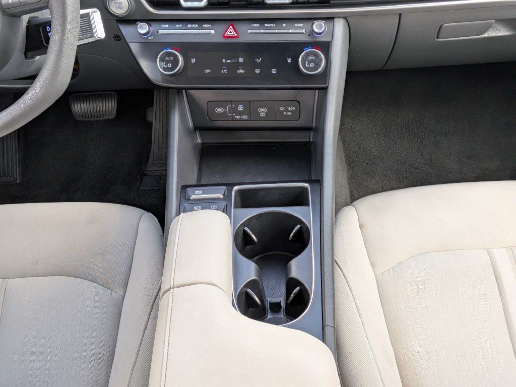 Used 2025 Hyundai Sonata SEL FWD image 17