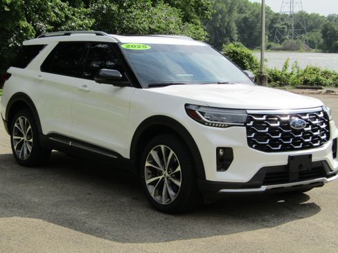 Certified 2025 Ford Explorer Platinum w/ Ultimate Package AWD/4WD image 6