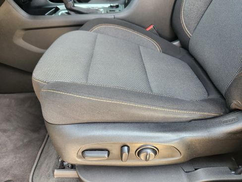 Used 2021 Chevrolet Traverse LT FWD image 21