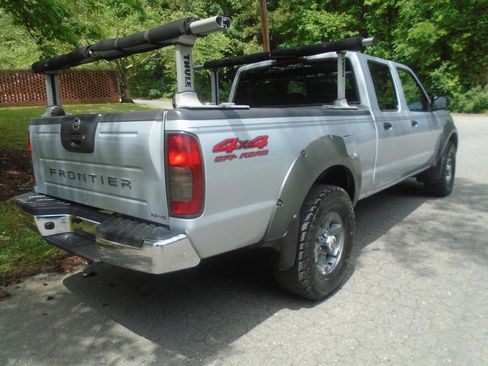 Used 2002 Nissan Frontier XE AWD/4WD image 5