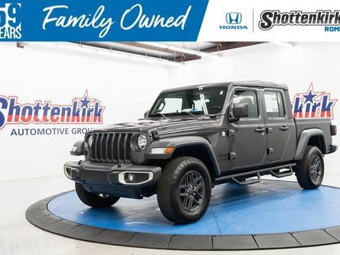 Used 2020 Jeep Gladiator Sport image 1