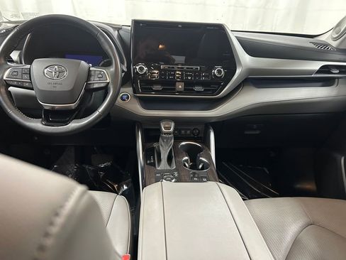 Used 2021 Toyota Highlander Platinum image 17