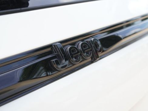 Used 2024 Jeep Grand Cherokee Altitude AWD/4WD image 12