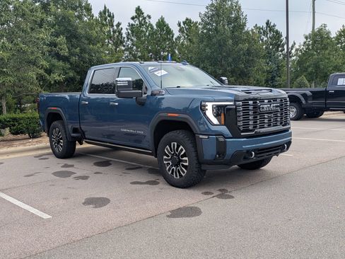 Used 2025 GMC Sierra 2500 Denali Ultimate AWD/4WD image 1