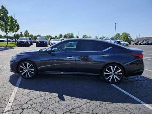 Used 2019 Nissan Altima 2.0 Platinum FWD image 13