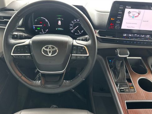 Certified 2022 Toyota Sienna XLE FWD image 17