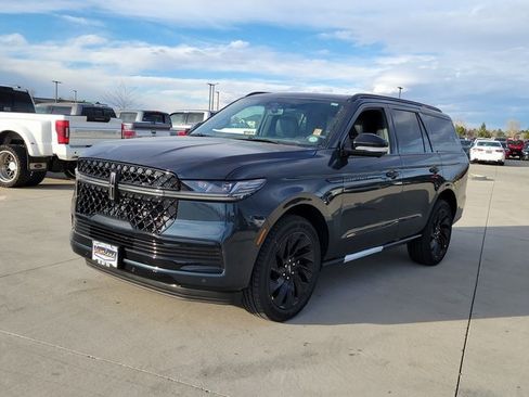 New 2025 Lincoln Navigator Reserve w/ Jet Appearance Package image 4