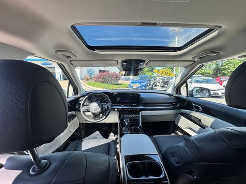 Used 2024 Kia Carnival SX Prestige FWD image 25