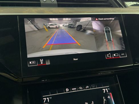 Used 2021 Audi e-tron Premium w/ Convenience Plus Package image 24