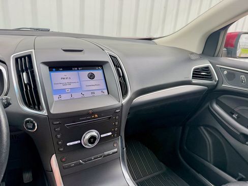 Used 2019 Ford Edge Titanium w/ Cold Weather Package FWD image 19