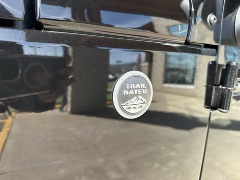 Used 2018 Jeep Wrangler Unlimited Sahara image 10