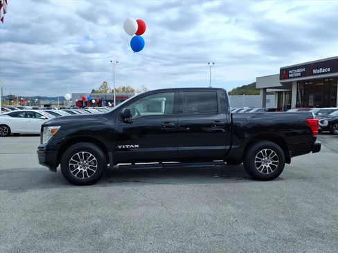 Certified 2024 Nissan Titan SV w/ SV Convenience Package image 2