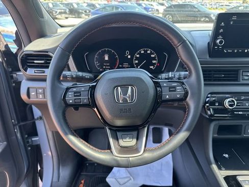 Certified 2025 Honda Pilot TrailSport image 15