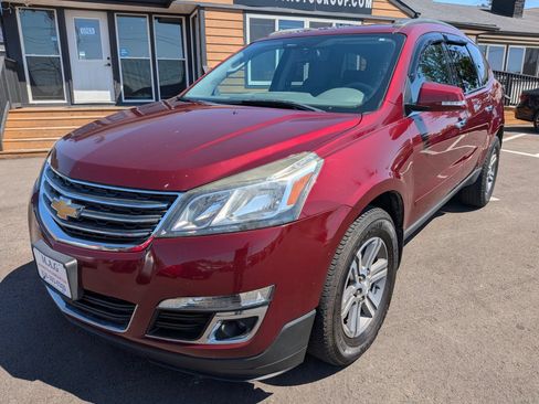Used 2015 Chevrolet Traverse LT FWD image 2