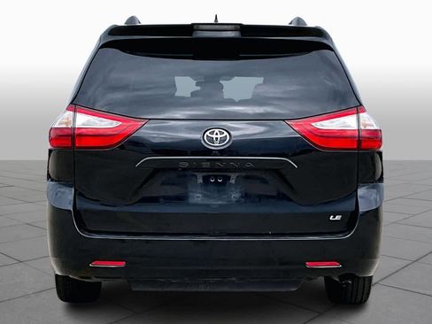 Used 2018 Toyota Sienna LE image 4