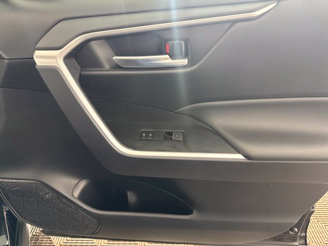 Used 2025 Toyota RAV4 XLE AWD/4WD image 21