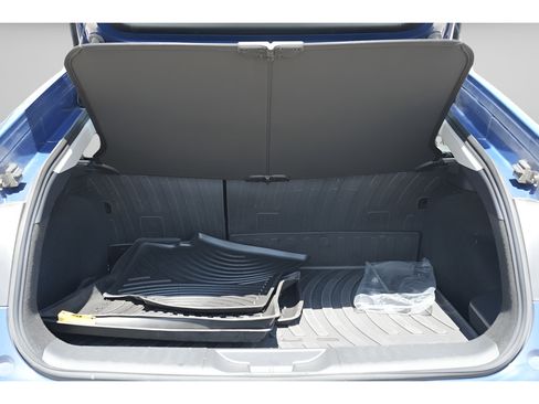 Used 2025 Toyota Prius XLE FWD image 11