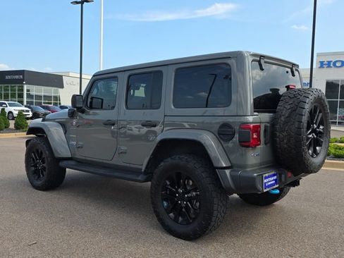 Used 2022 Jeep Wrangler Unlimited Sahara w/ Cold Weather Group AWD/4WD image 5