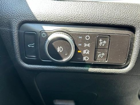 Used 2023 Ford Explorer XLT w/ Equipment Group 202A AWD/4WD image 32