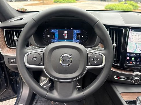 Used 2022 Volvo XC60 B5 Momentum w/ Advanced Package AWD/4WD image 15