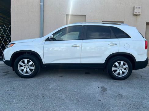 Used 2013 Kia Sorento LX w/ Convenience Pkg FWD image 4