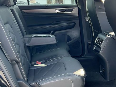 New 2026 Volkswagen Atlas Cross Sport SE image 12