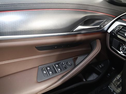 Used 2023 BMW M550i xDrive image 40