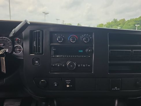 Used 2015 Chevrolet Express 3500 LS RWD image 31