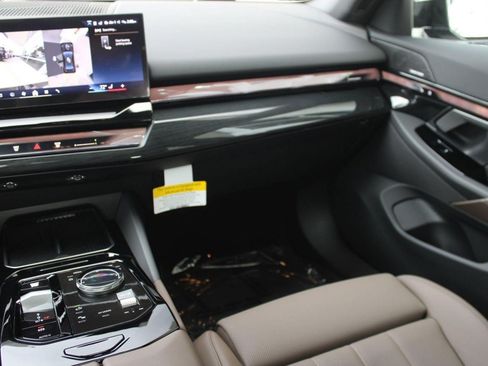 Used 2026 BMW 530i w/ M Sport Package RWD image 28