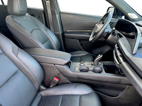 Used 2024 Cadillac XT4 Sport image 25