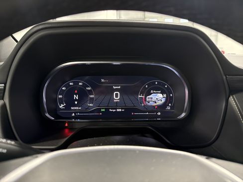 Used 2023 GMC Yukon SLT w/ SLT Premium Package AWD/4WD image 9