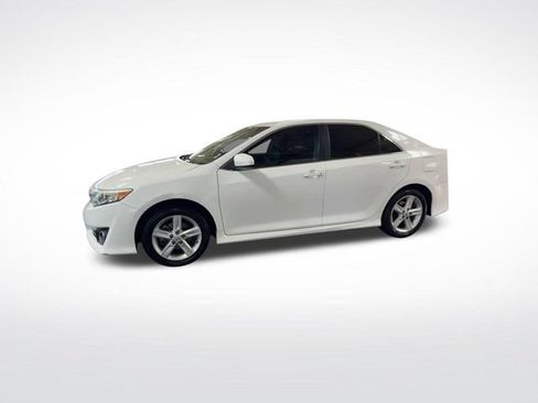Used 2014 Toyota Camry SE FWD image 6