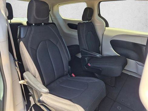 Used 2022 Chrysler Voyager LX FWD image 26