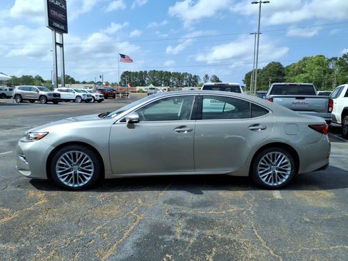 Used 2016 Lexus ES 350 w/ Luxury Package w/Wood Trim FWD image 1