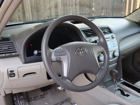 Used 2009 Toyota Camry LE FWD image 15