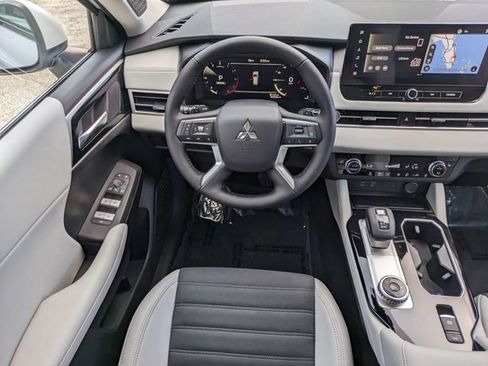 New 2026 Mitsubishi Outlander SE FWD image 16