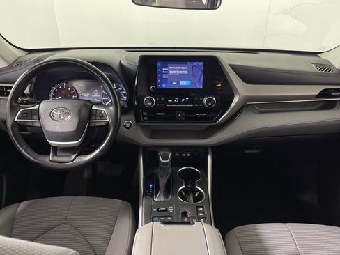 Certified 2023 Toyota Highlander LE image 14
