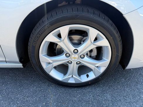 Used 2018 Chevrolet Cruze Premier FWD image 34
