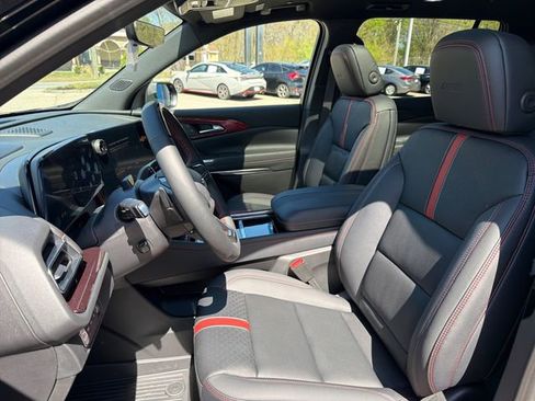 New 2026 Chevrolet Traverse RS w/ LPO, Floor Liner Package AWD/4WD image 9