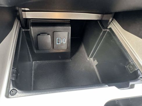 Used 2020 Ford Explorer XLT AWD/4WD image 37